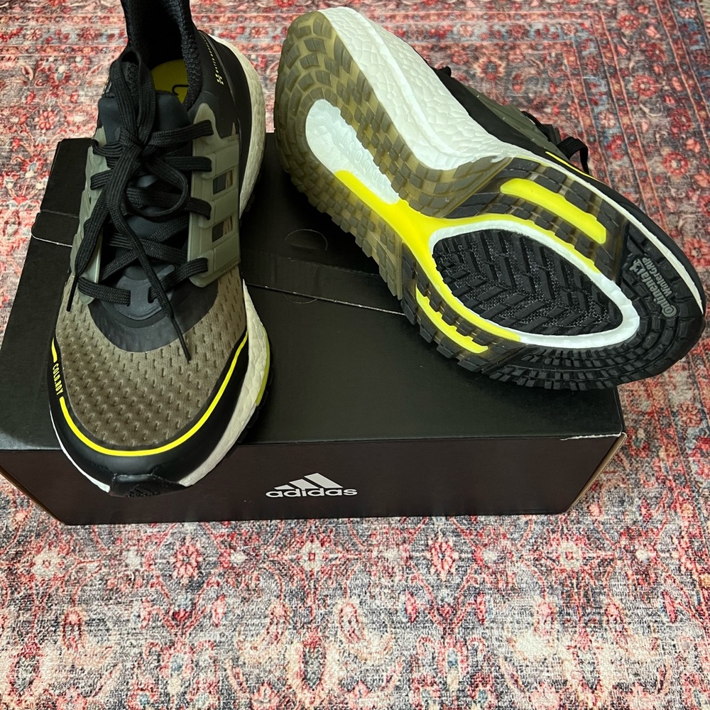 Men’s Size 7.5 Adidas UltraBoost 21 Cold.Rdy Black Olive
